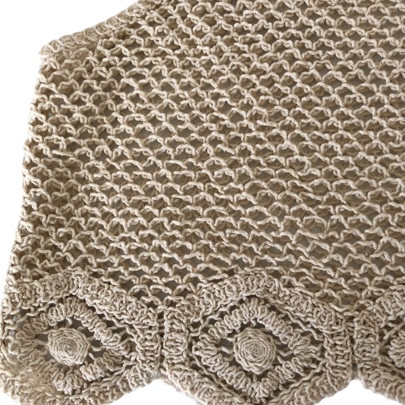 CUPSHE Beach Top Cover Crochet in Natural Colour  and Floral Detail - Picture 10 of 16
